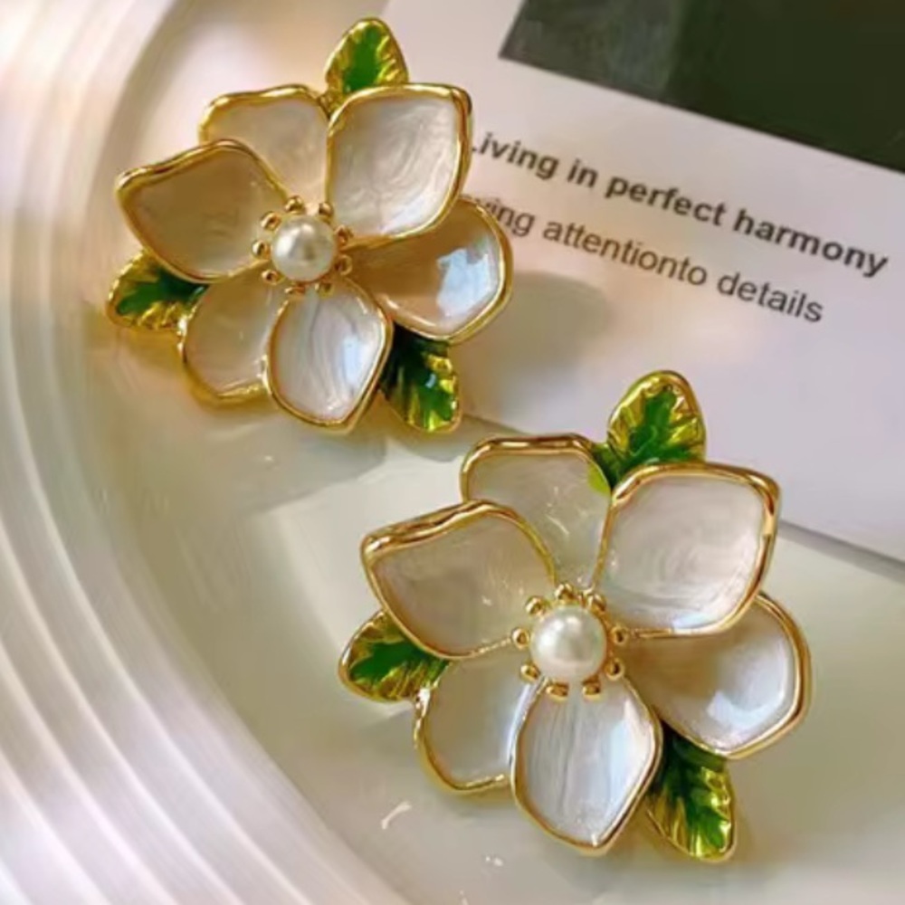 Vintage Design Sweet Flower/Alloy Pearl Enamel Camellia Stud Earrings. - Picture 12 of 14